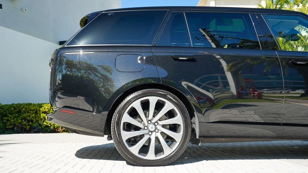 2023 Land Rover Range Rover L460 - Image 26 of 31