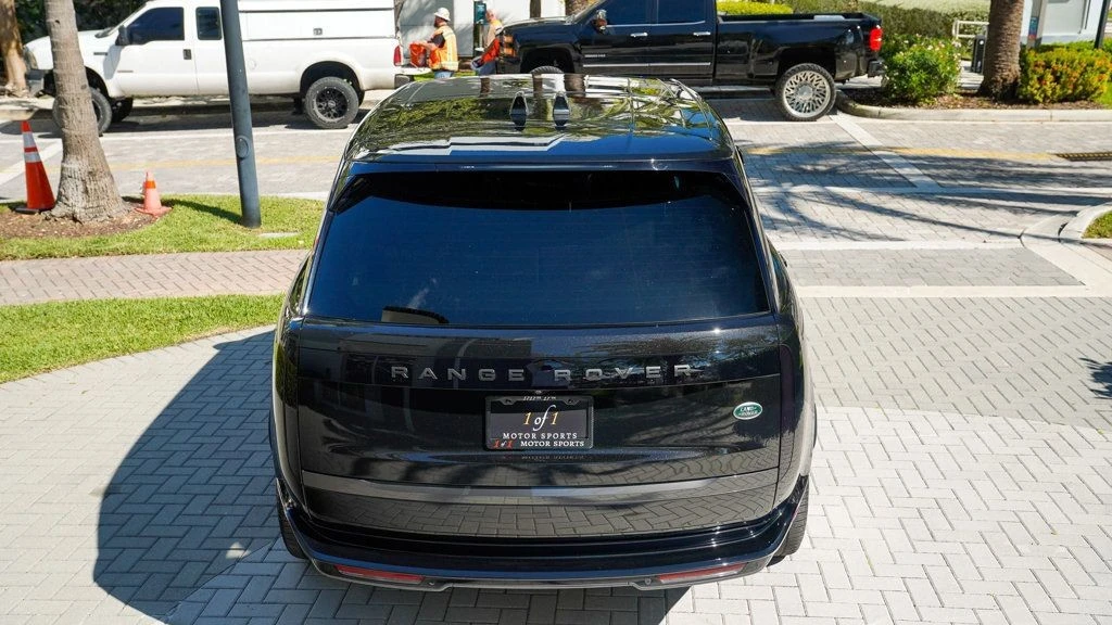2023 Land Rover Range Rover L460 - Image 22 of 31