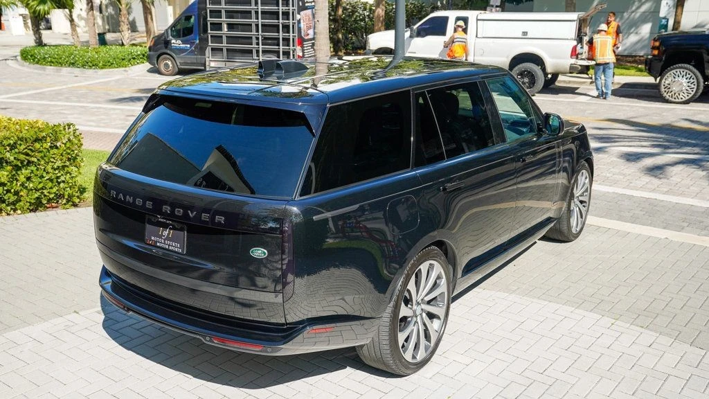 2023 Land Rover Range Rover L460 - Image 25 of 31