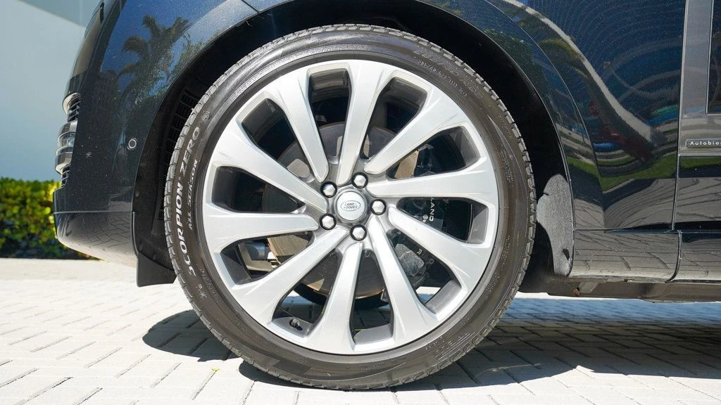 2023 Land Rover Range Rover L460 - Image 11 of 31