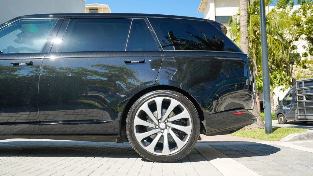 2023 Land Rover Range Rover L460 - Image 13 of 21