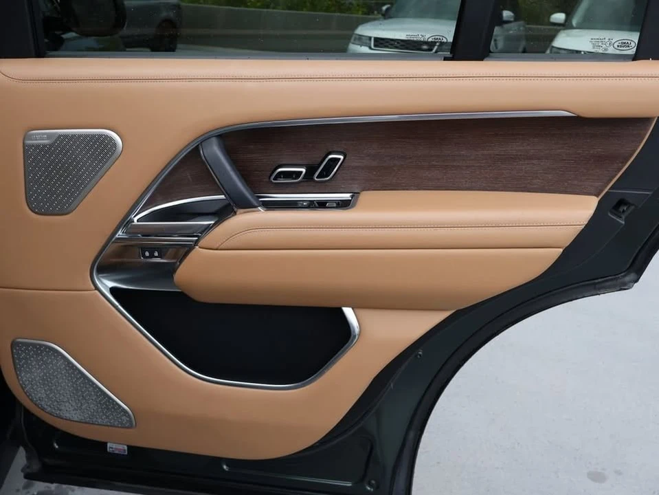 2023 Land Rover Range Rover L460 - Image 17 of 20