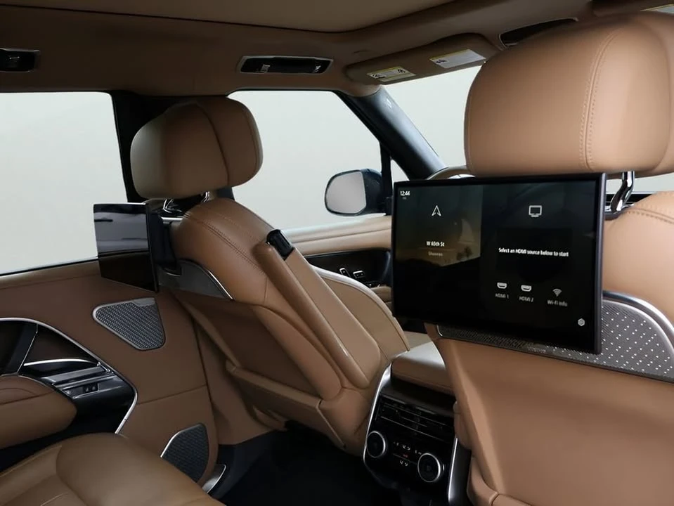 2023 Land Rover Range Rover L460 - Image 14 of 20
