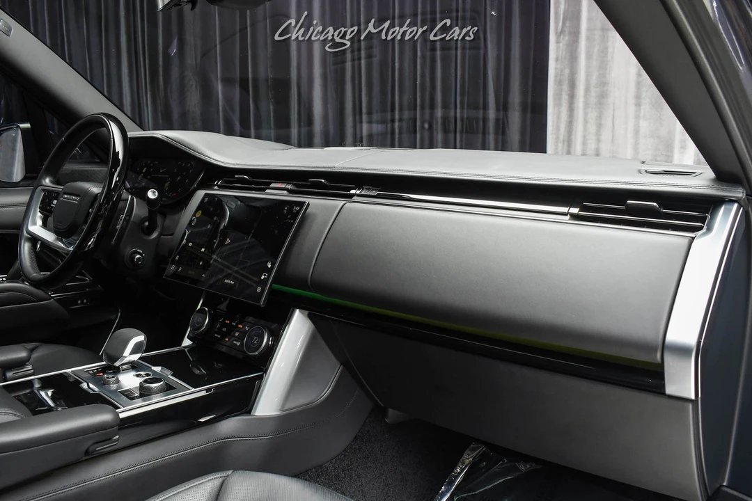 2023 Land Rover Range Rover L460 - Image 25 of 31