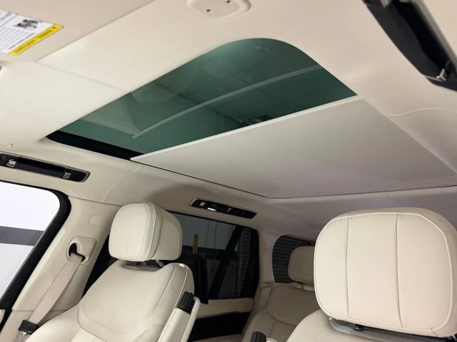 2023 Land Rover Range Rover L460 - Image 24 of 31