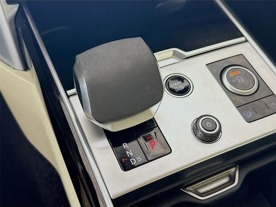 2023 Land Rover - Image 17 of 31