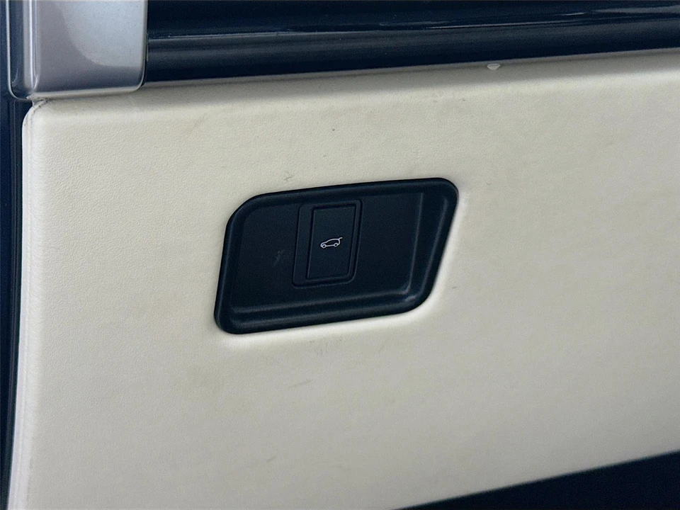 2023 Land Rover - Image 8 of 31