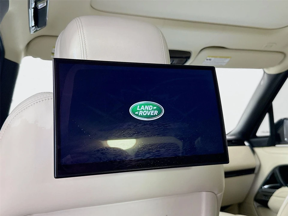 2023 Land Rover Range Rover L460 - Image 19 of 31