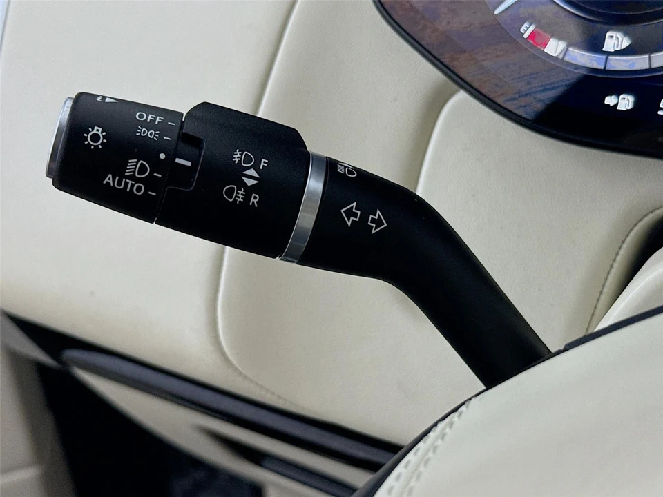 2023 Land Rover Range Rover L460 - Image 6 of 31