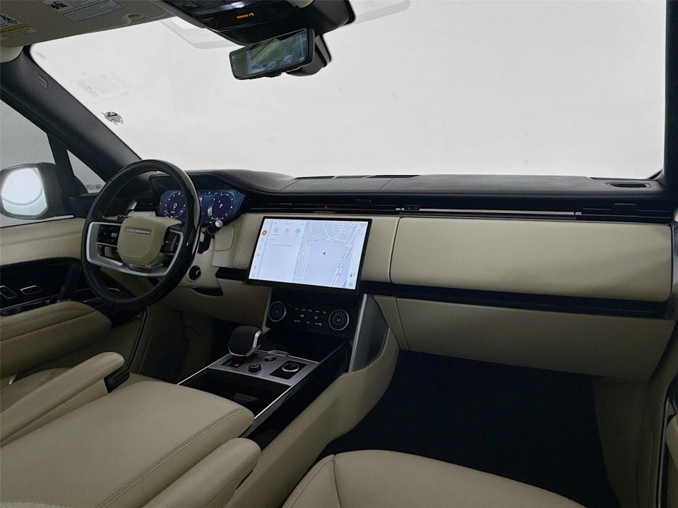 2023 Land Rover Range Rover L460 - Image 26 of 31
