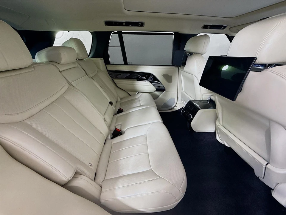 2023 Land Rover Range Rover L460 - Image 24 of 31