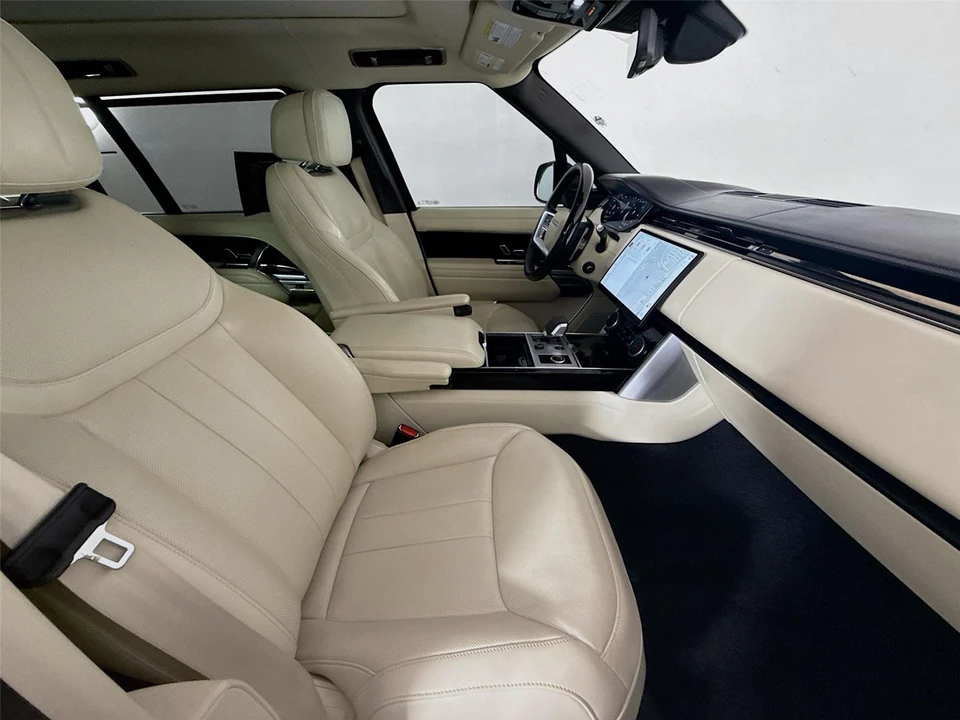 2023 Land Rover - Image 25 of 31