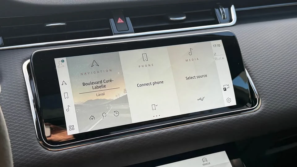 2023 Land Rover Range Rover Evoque 2nd Gen - Image 17 of 20