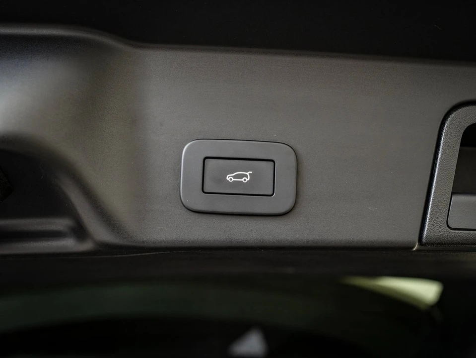 2023 Land Rover Range Rover Evoque 2nd Gen - Image 17 of 21