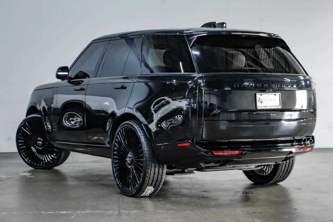 2023 Land Rover Range Rover L460 - Image 17 of 21