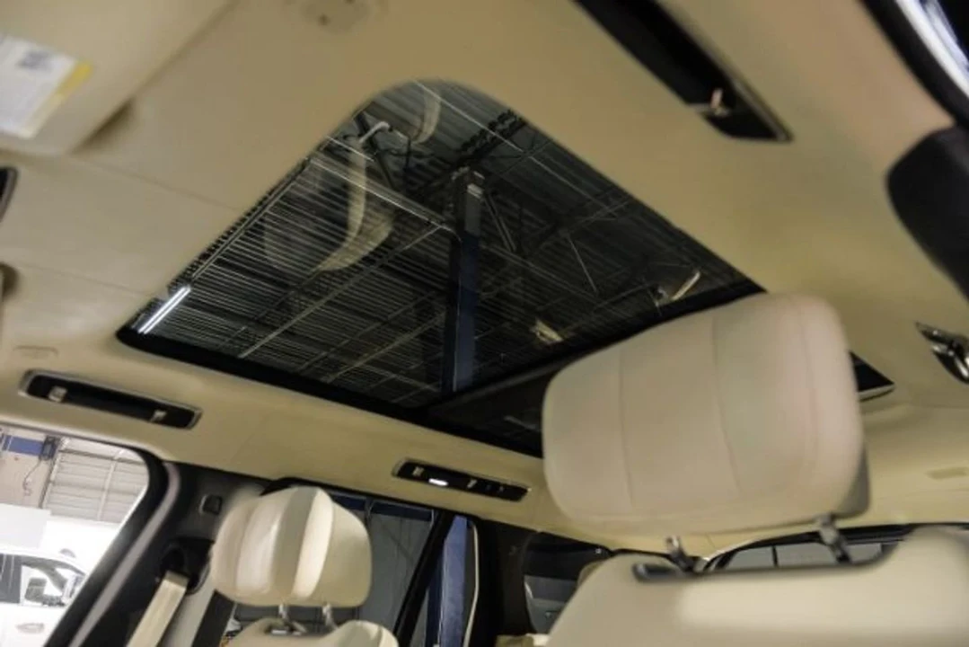 2023 Land Rover Range Rover L460 - Image 5 of 12