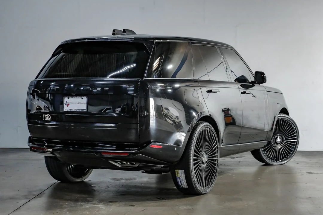 2023 Land Rover Range Rover L460 - Image 11 of 12
