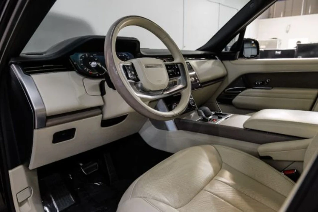 2023 Land Rover Range Rover L460 - Image 3 of 12