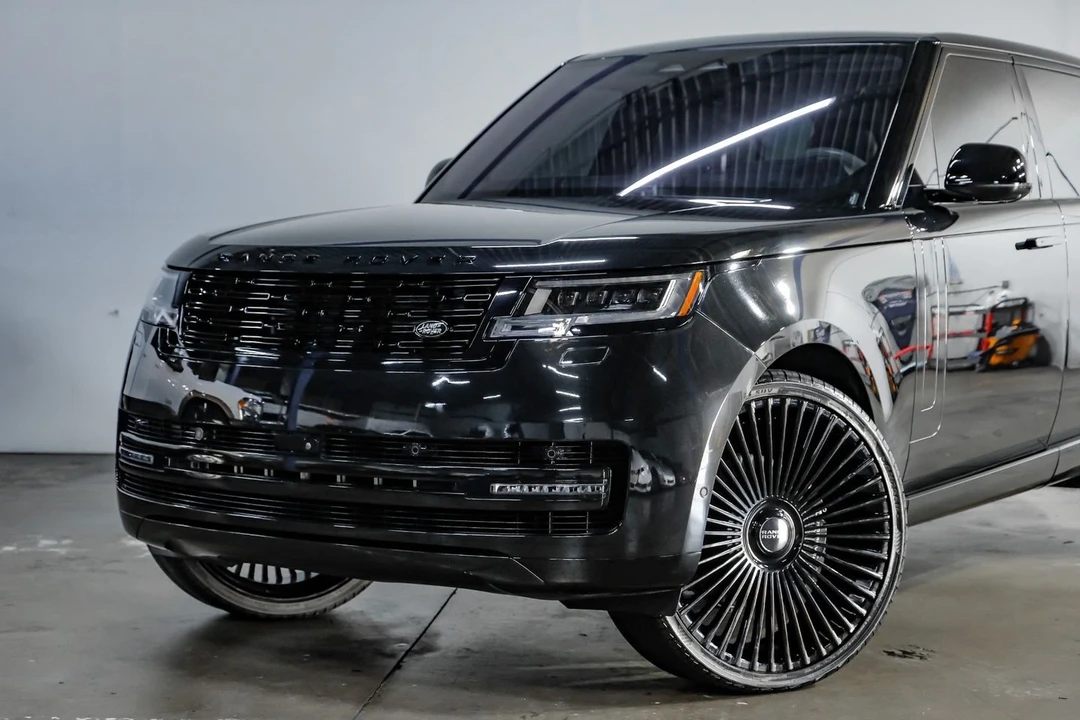 2023 Land Rover Range Rover L460 - Image 8 of 12