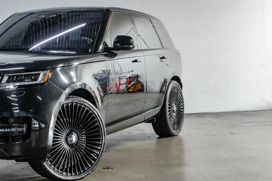 2023 Land Rover Range Rover L460 - Image 9 of 12