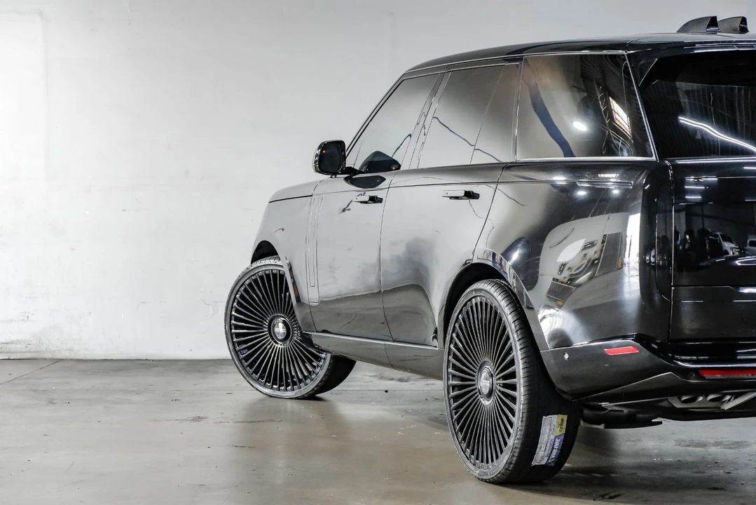 2023 Land Rover Range Rover L460 - Image 16 of 21