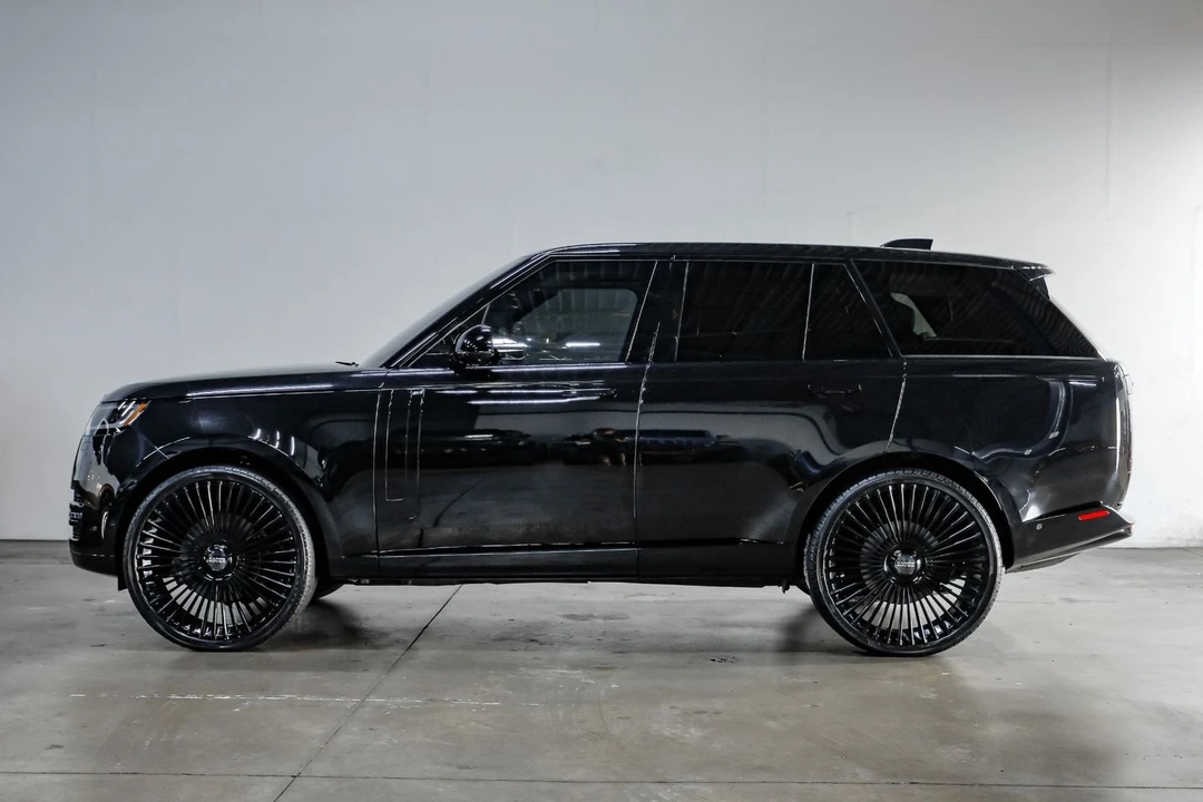 2023 Land Rover Range Rover L460 - Image 18 of 21