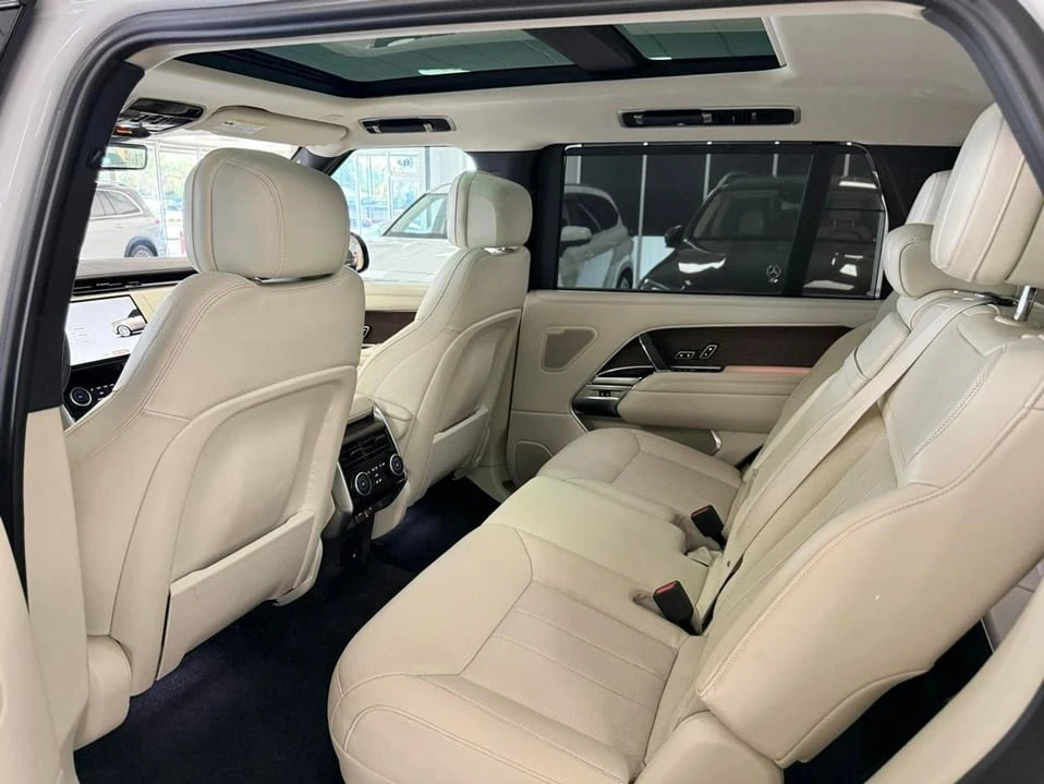 2023 Land Rover Range Rover L460 - Image 11 of 20