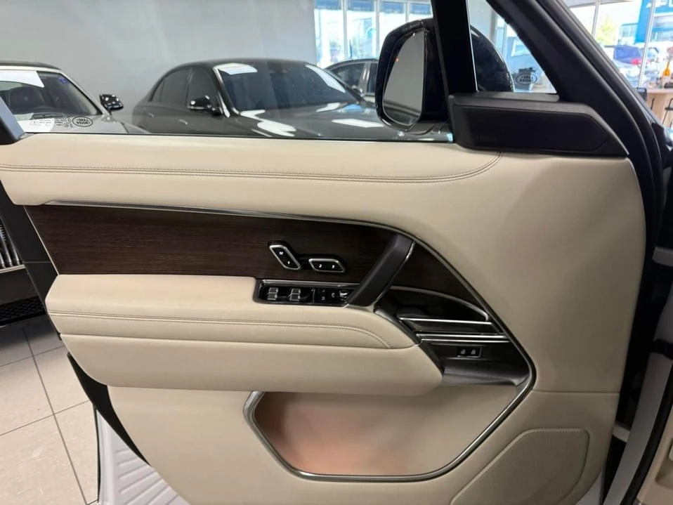 2023 Land Rover Range Rover L460 - Image 8 of 20