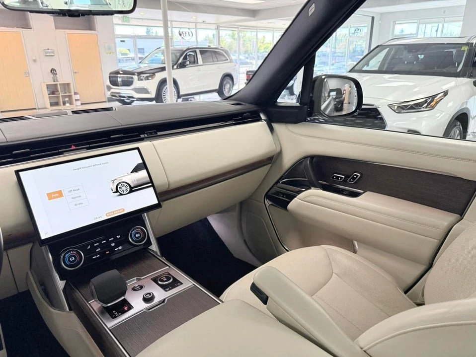 2023 Land Rover Range Rover L460 - Image 16 of 20