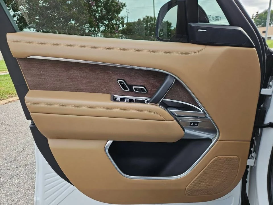 2023 Land Rover Range Rover L460 - Image 14 of 20