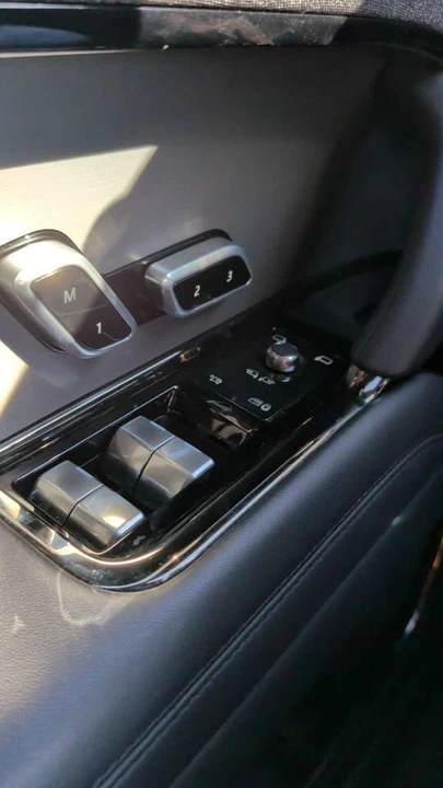 2023 Land Rover Range Rover L460 - Image 8 of 9