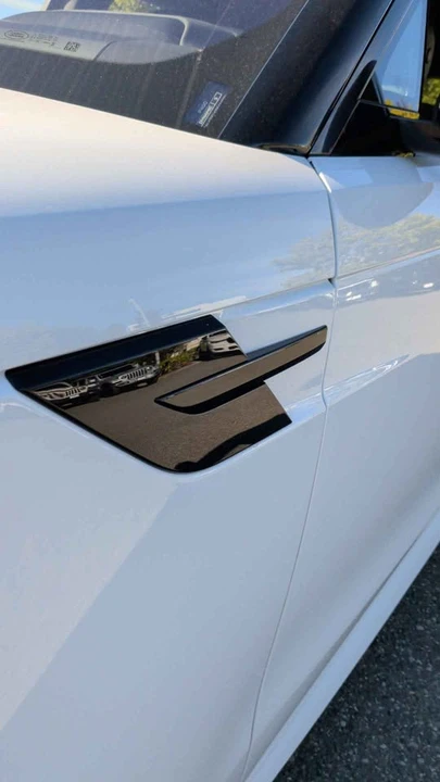 2023 Land Rover Range Rover L460 - Image 3 of 9