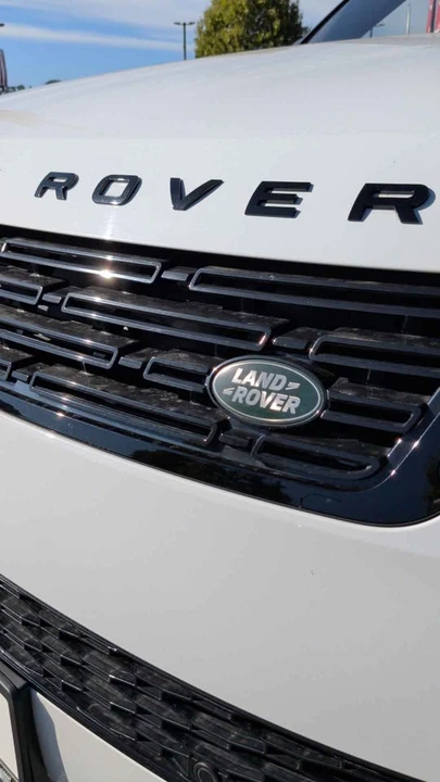 2023 Land Rover Range Rover L460 - Image 2 of 9
