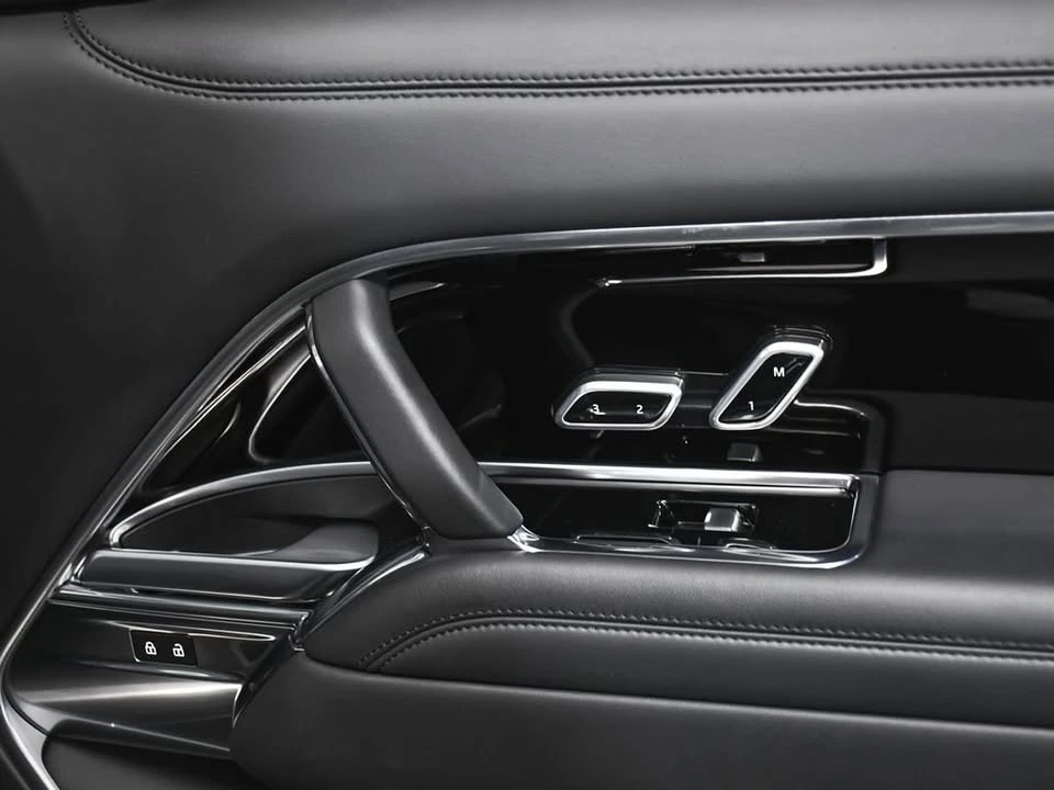 2023 Land Rover Range Rover L460 - Image 18 of 20