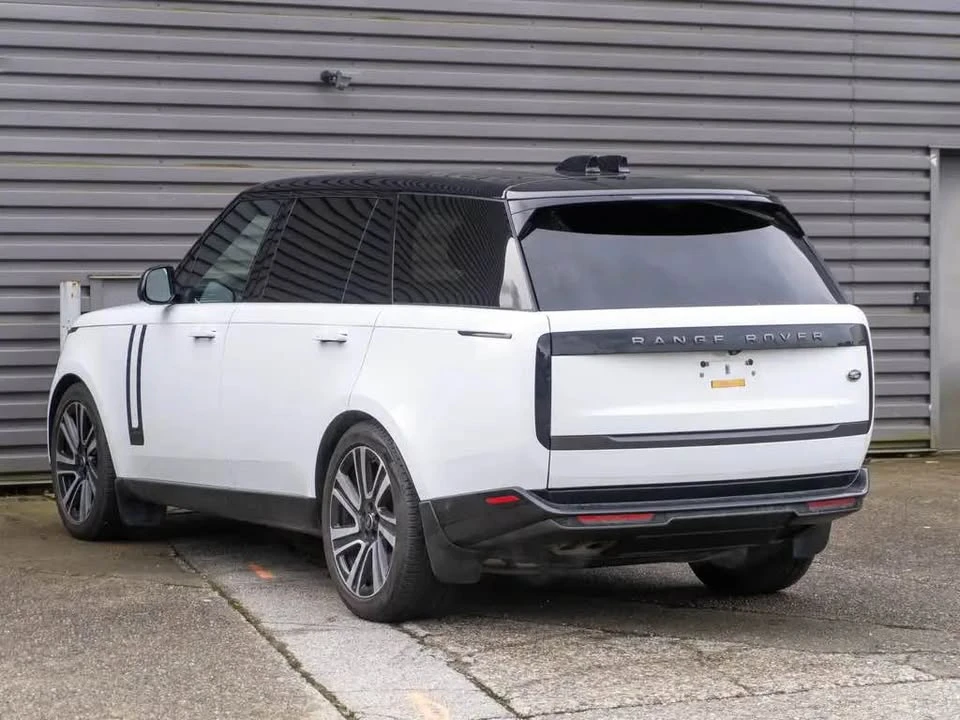 2023 Land Rover Range Rover L460 - Image 3 of 15