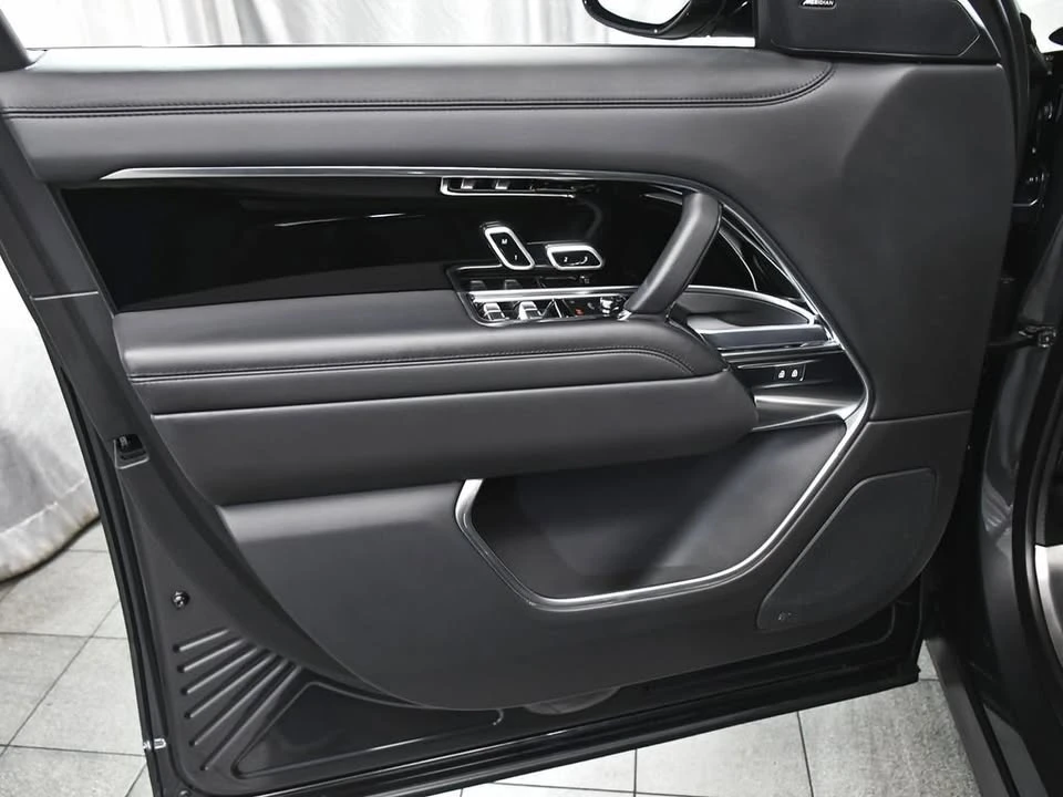 2023 Land Rover Range Rover L460 - Image 9 of 20