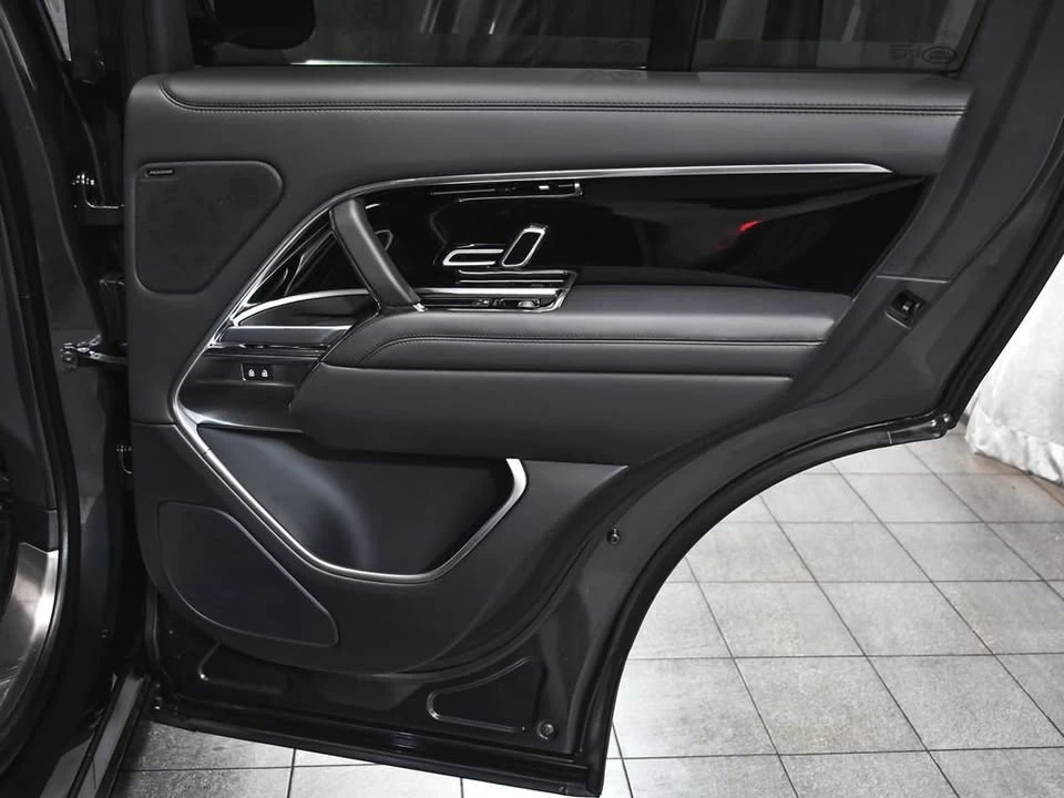 2023 Land Rover Range Rover L460 - Image 15 of 20
