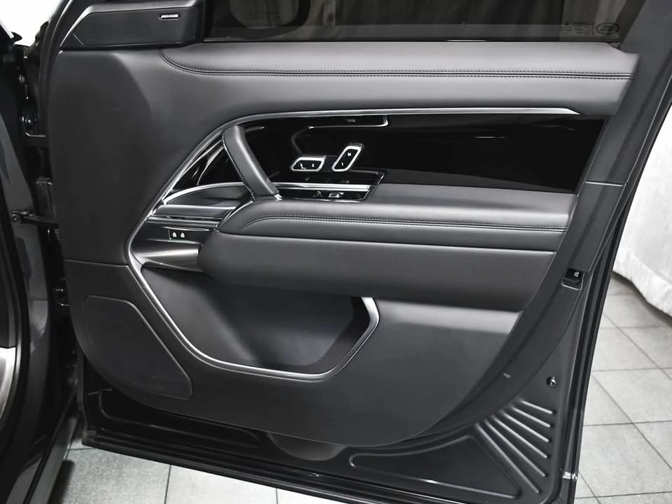2023 Land Rover Range Rover L460 - Image 17 of 20