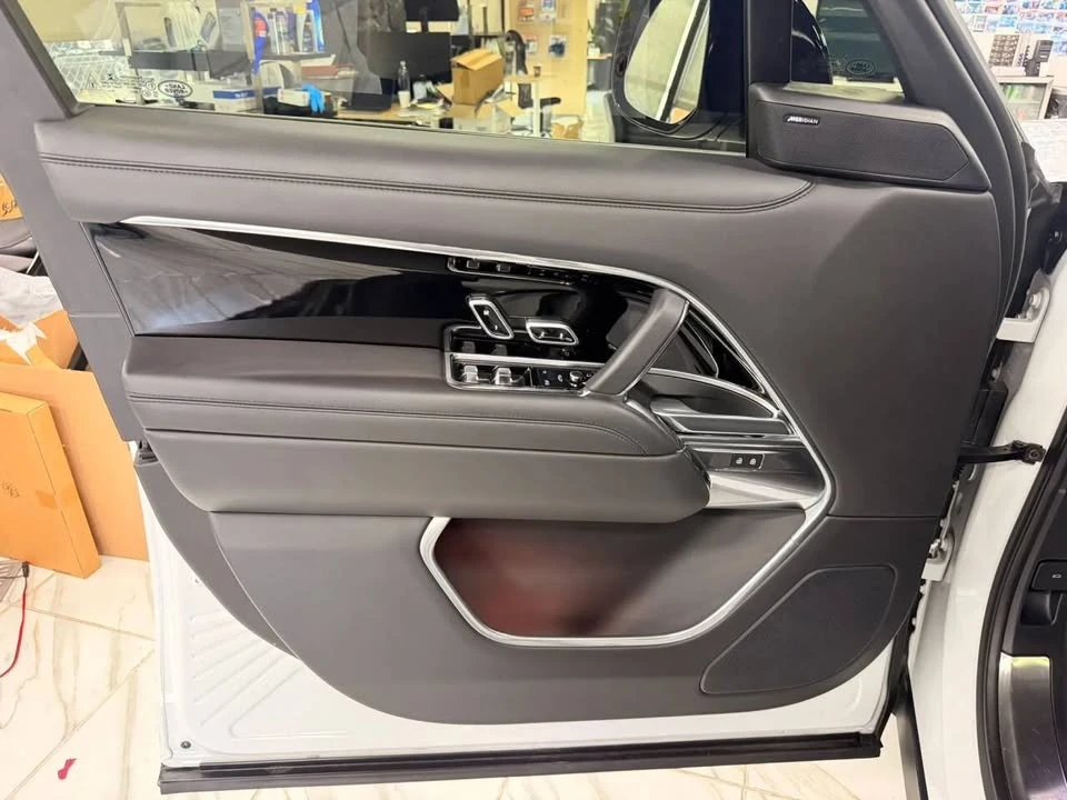 2023 Land Rover Range Rover L460 - Image 10 of 20