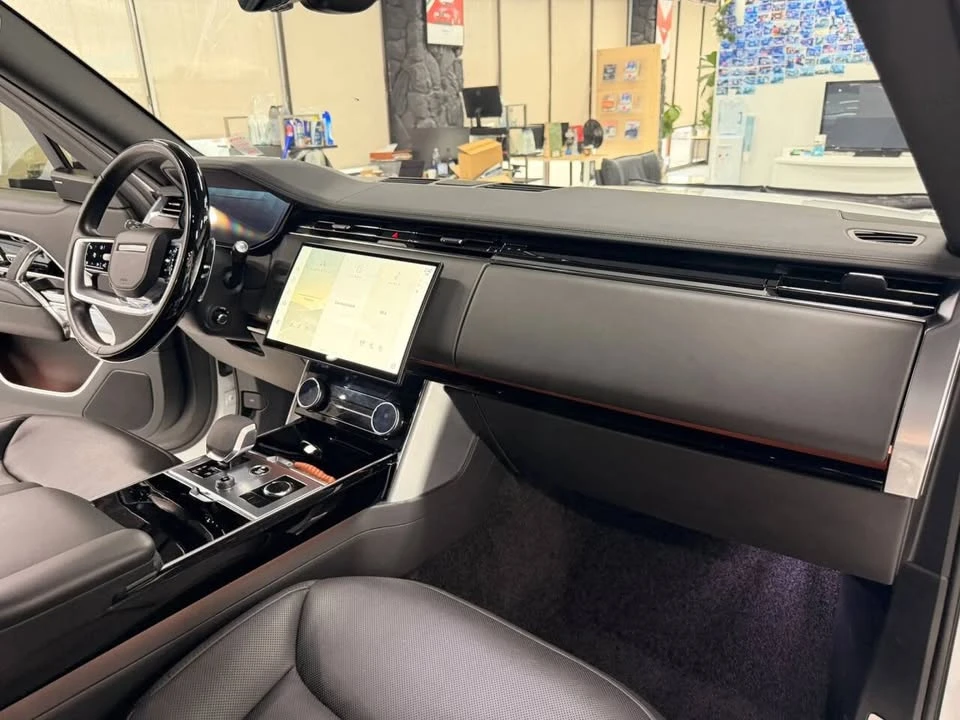 2023 Land Rover Range Rover L460 - Image 16 of 20