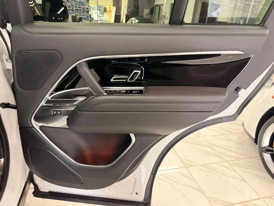 2023 Land Rover Range Rover L460 - Image 14 of 20