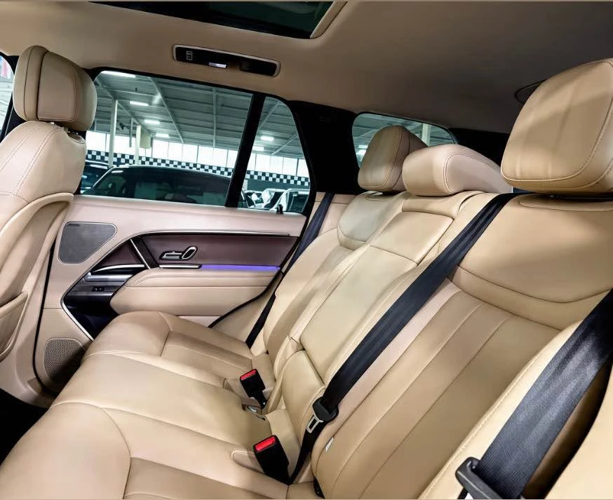 2023 Land Rover Range Rover L460 - Image 4 of 5