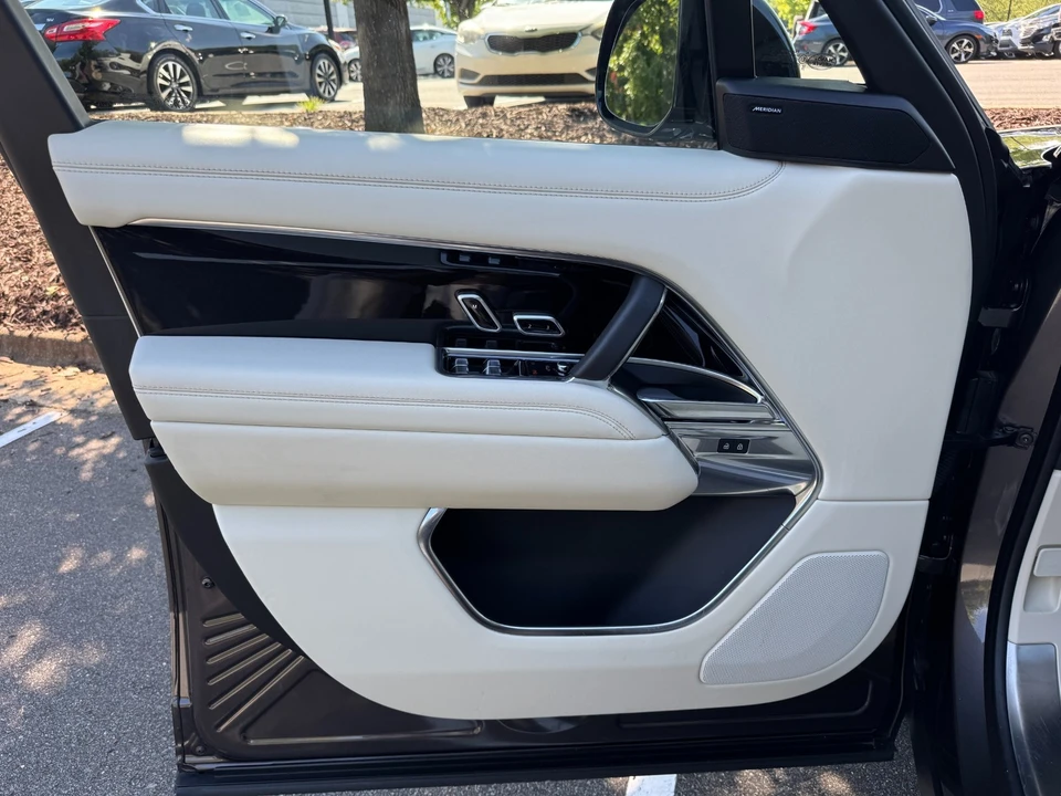2023 Land Rover Range Rover L460 - Image 19 of 21