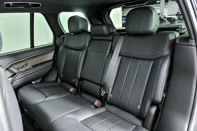 2023 Land Rover Range Rover L460 - Image 25 of 31