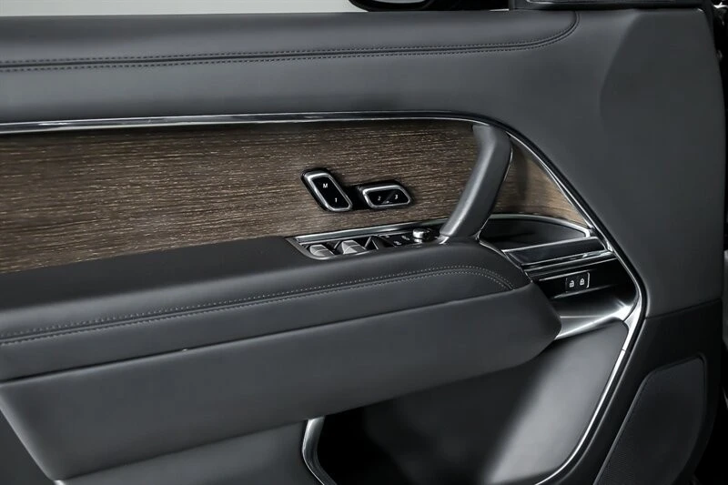 2023 Land Rover Range Rover L460 - Image 18 of 31