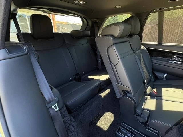2023 Land Rover Range Rover L460 - Image 14 of 15
