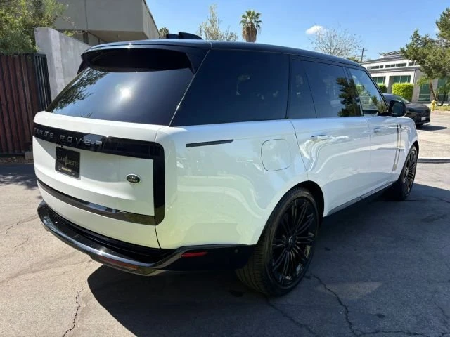 2023 Land Rover Range Rover L460 - Image 5 of 15