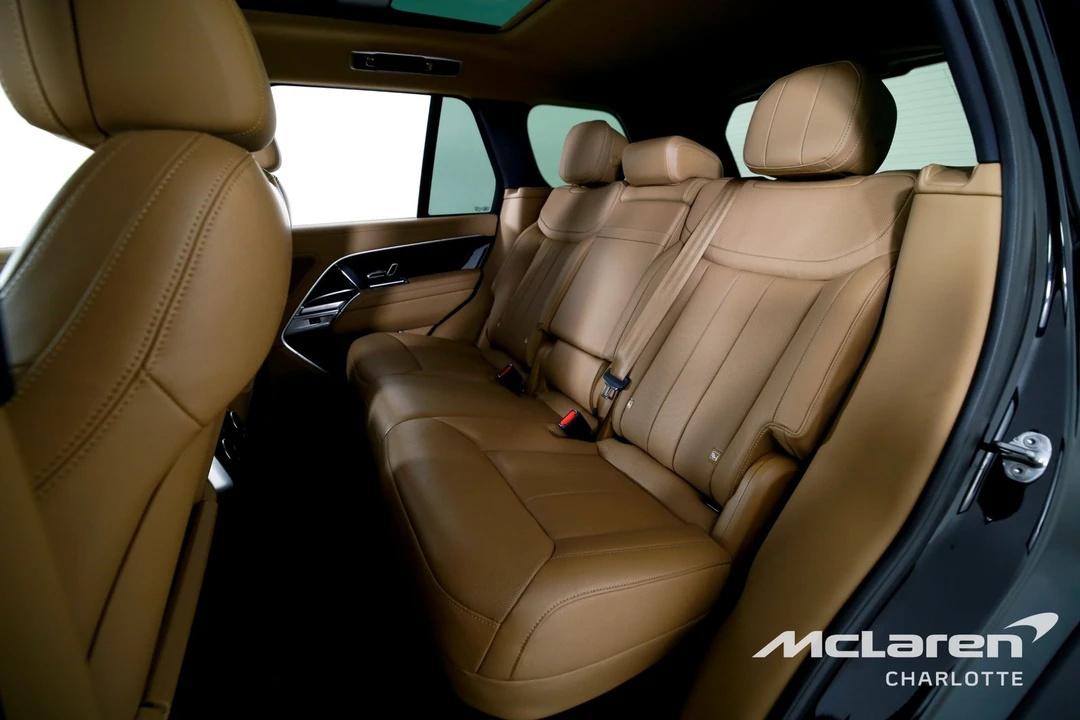 2023 Land Rover Range Rover L460 - Image 18 of 21