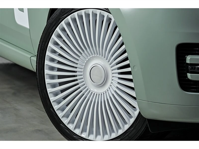 2023 Land Rover Range Rover L460 - Image 3 of 30