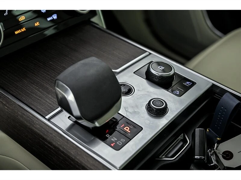 2023 Land Rover Range Rover L460 - Image 29 of 30